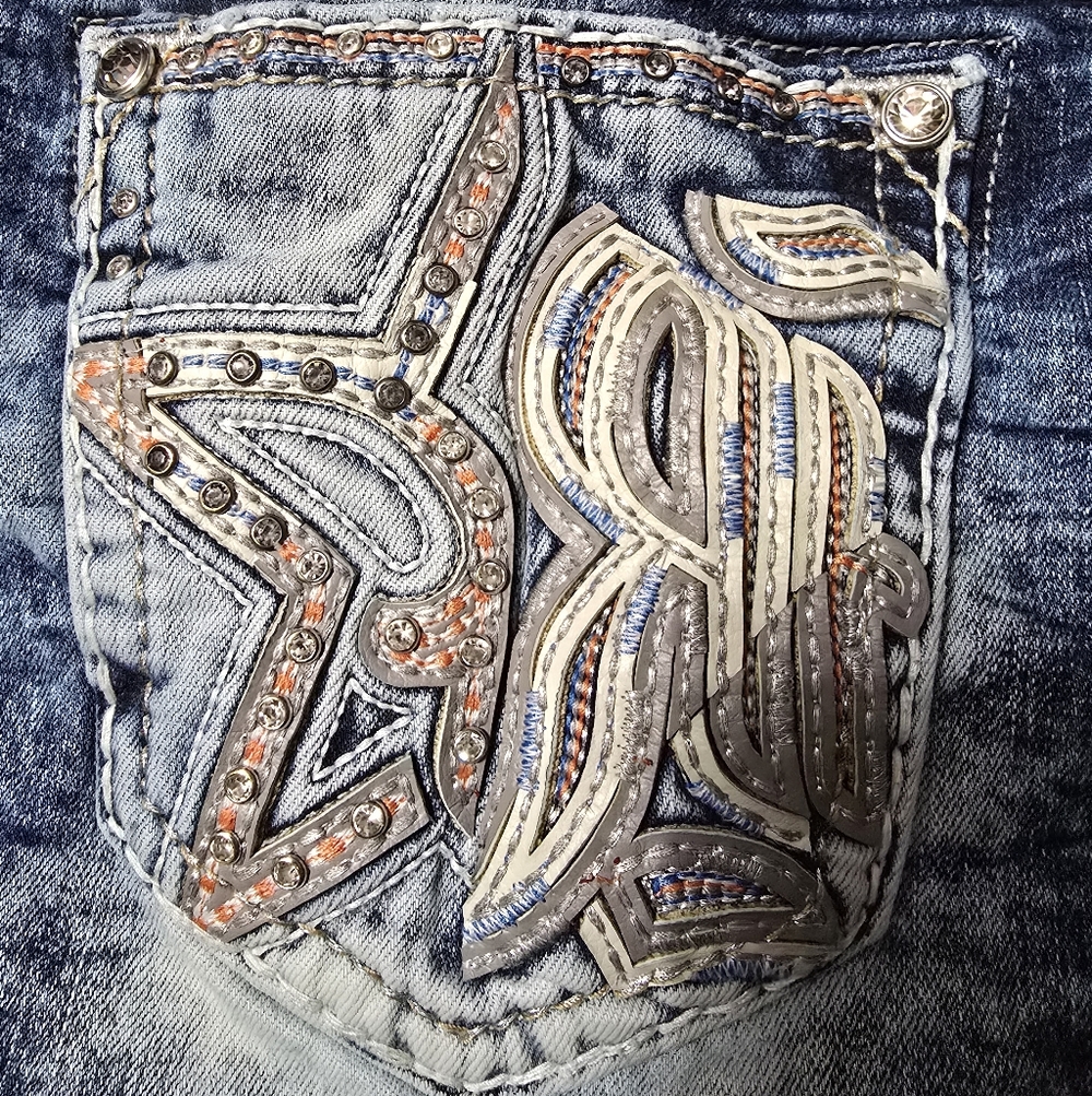 🤘NeW🎸 ROCK REVIVAL LIZBETH EMBELLISHED DISTRESS DESTRUCTED SHORTS 30 - Picture 16 of 16